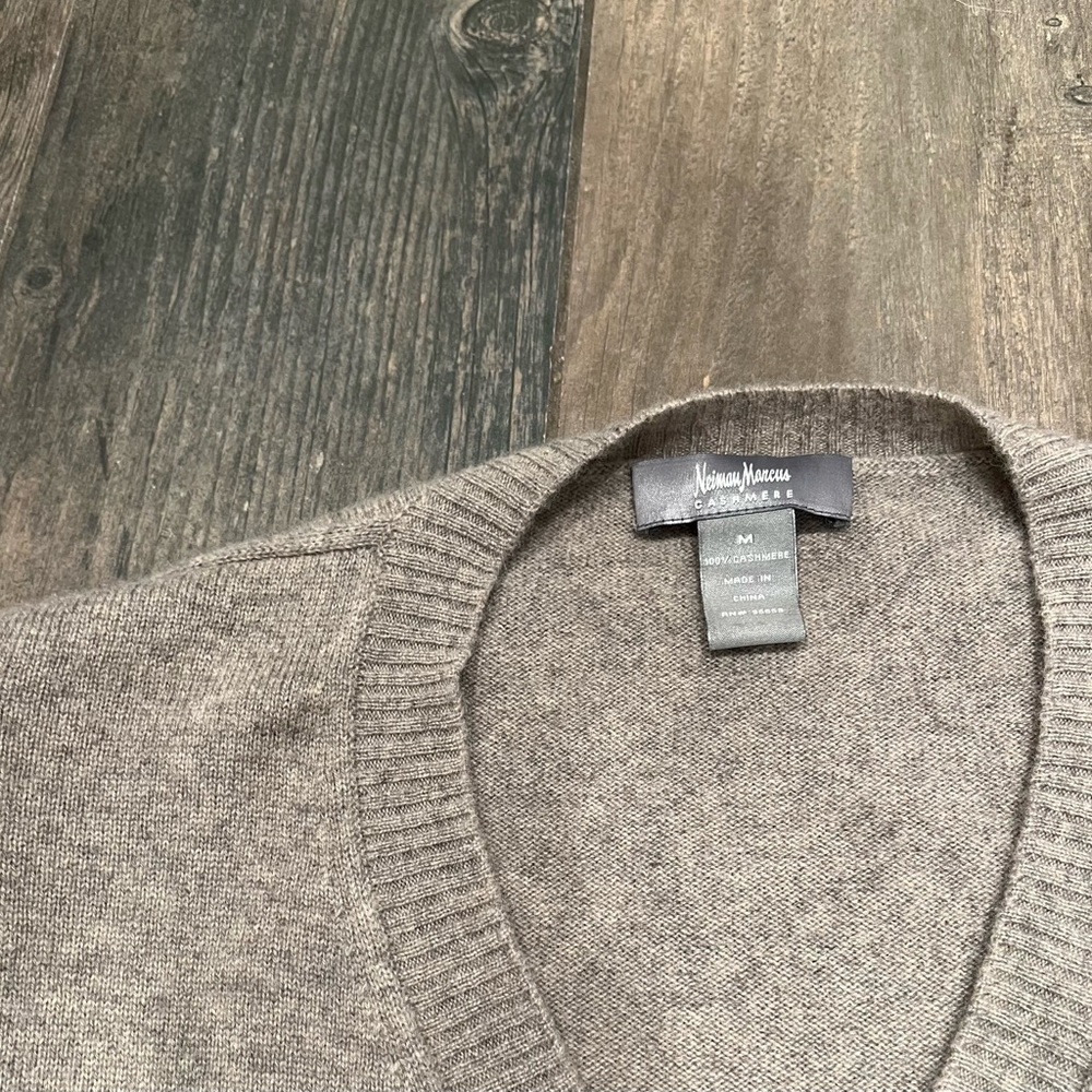 Neiman Marcus Sweater Men Medium Soft Brown 100% Cashmere V Neck Pullover - Picture 5 of 7